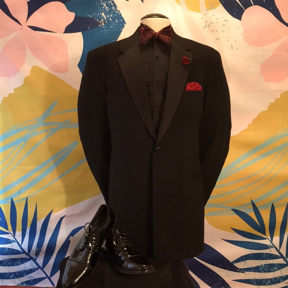 Perry Ellis Tuxedo Coat - Picture 4 of 17